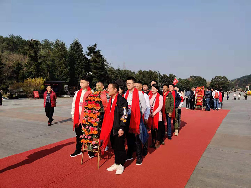 潤東方環(huán)?？照{(diào)團(tuán)隊出游jpg