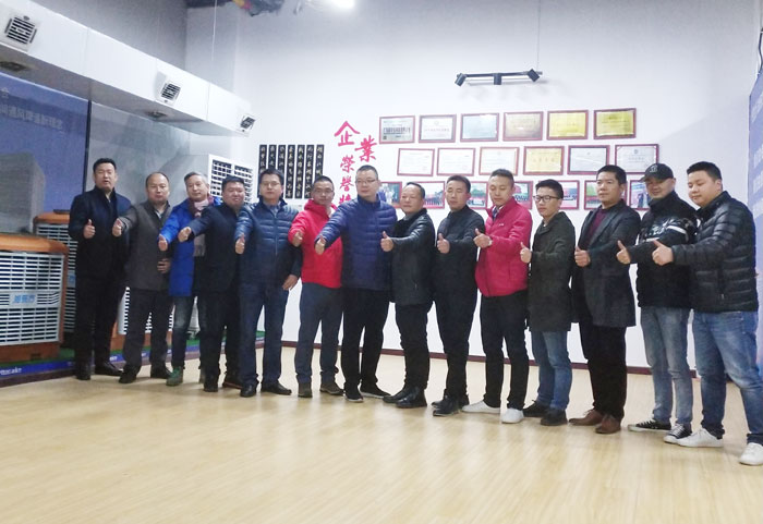 （冬日溫暖）潤東方環(huán)?？照{(diào)總部兄弟團走近各大經(jīng)銷商